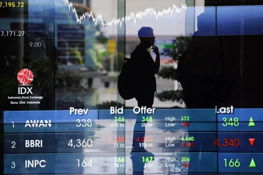 IHSG Terkoreksi Usai Cetak Rekor: Saham Prajogo & Hapsoro Jadi Rebutan Investor